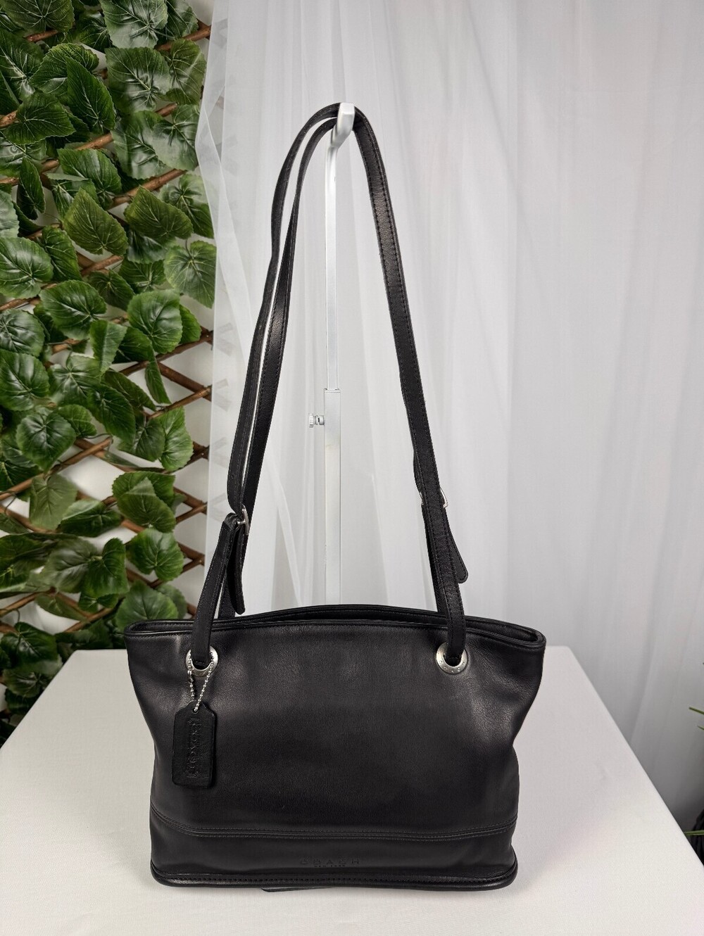 Vintage Coach Legacy Slim Bucket 4243 Black Glove-Tanned Leather Shoulder Bag